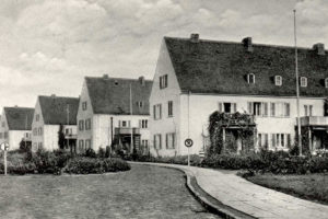Beispielbilder für die gebauten Reihenhäuser in der Hindeburgstraße, 1937-1943. (HTM Peenemünde, Archiv)