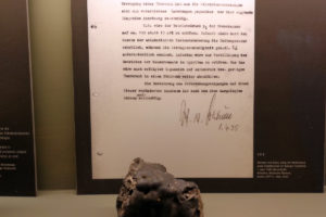 Fragment eines Raketenofens aus dem Jahr 1933, welcher durch eine Explosion stark verformt wurde. (HTM Peenemünde, Archiv)